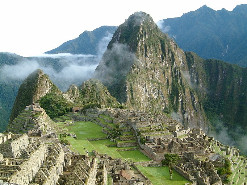 800px-Peru_Machu_Picchu_Sunrise_2